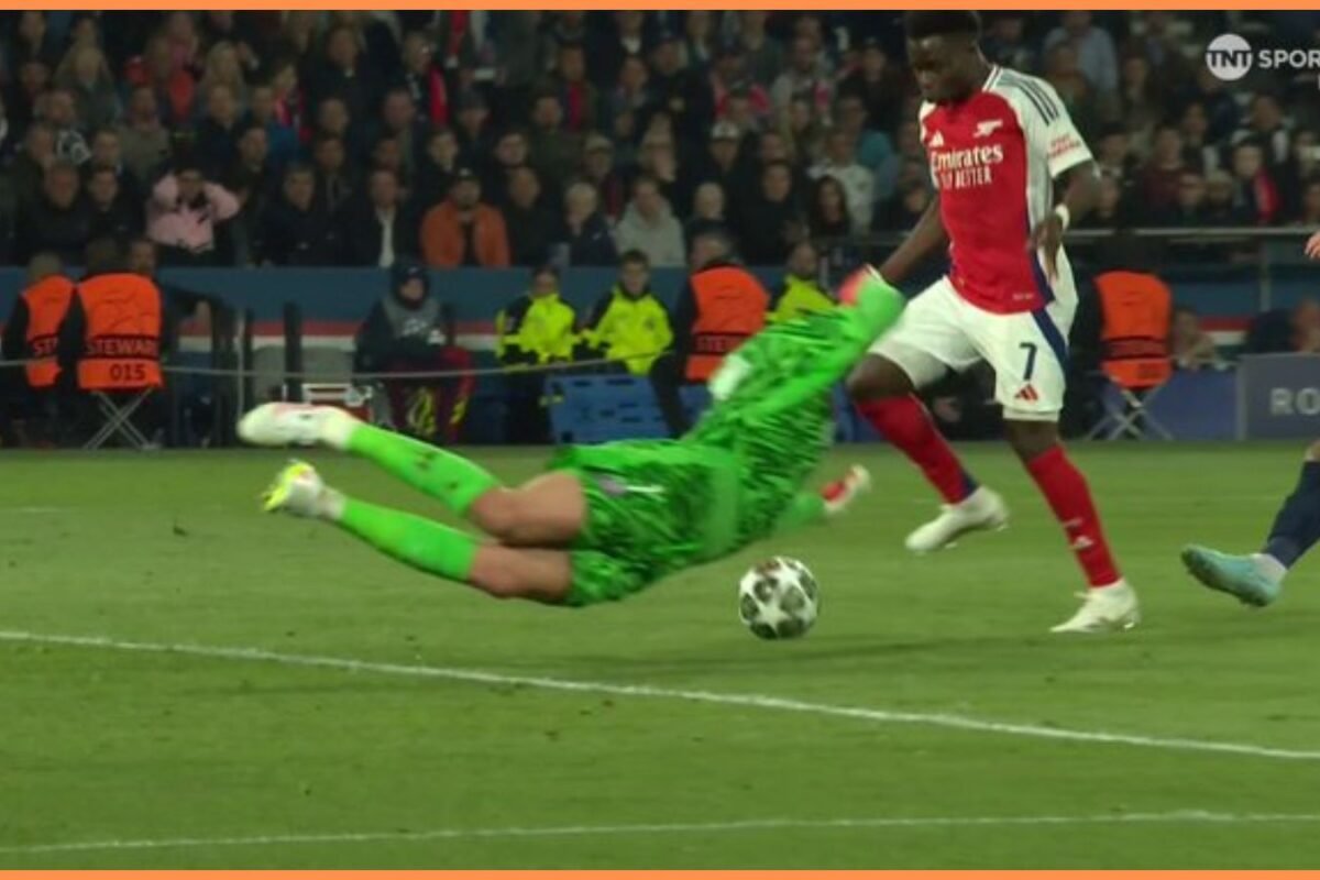 Bukayo Saka panned for open aim miss vs PSG