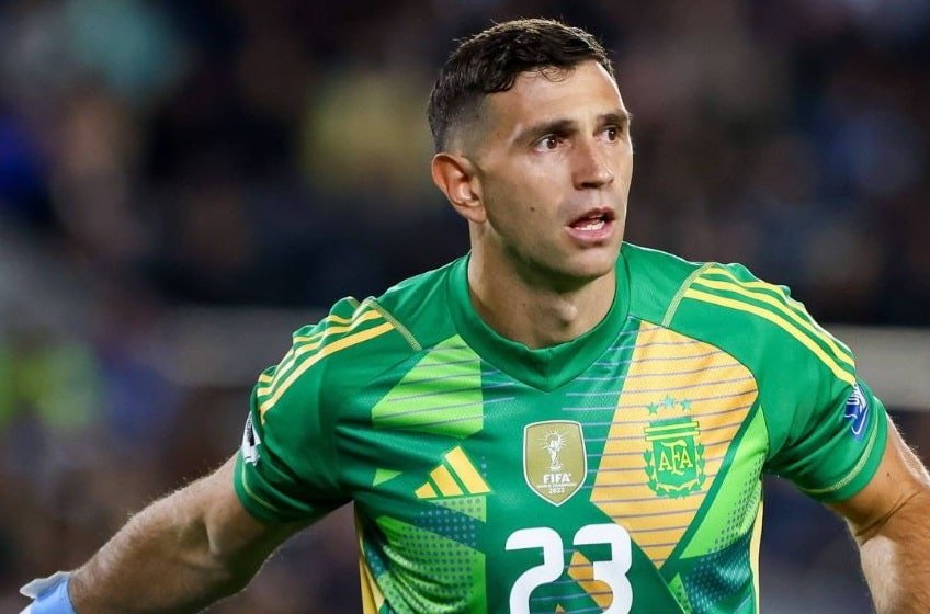 Manchester United establish Andriy Lunin as backup plan if Emiliano Martinez deal fails