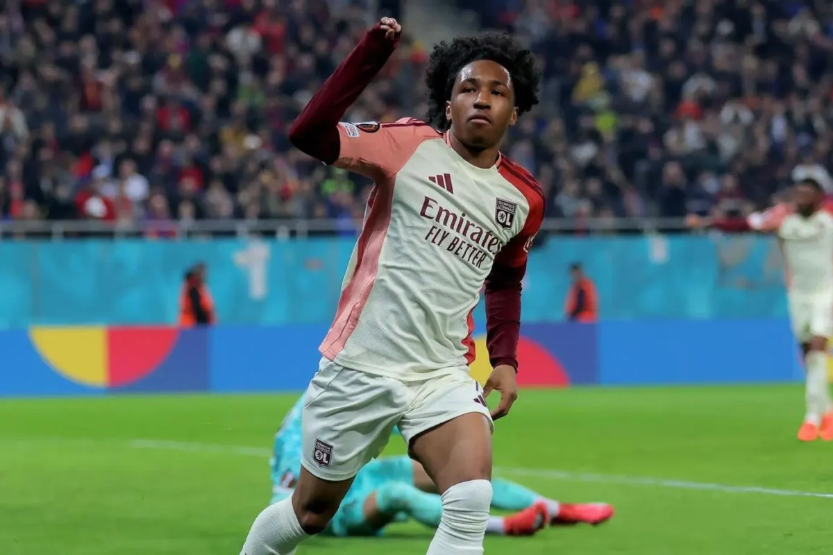 Man United followers in frenzy as Chelsea, Liverpool switch goal seen carrying Pink Satan’s shirt