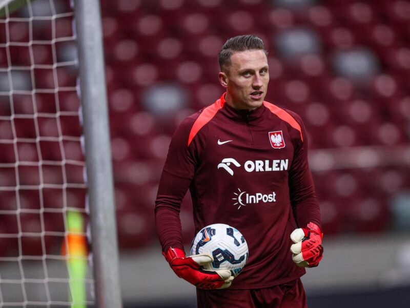 Man United and Chelsea set sights on Good keeper Bulka in switch showdown