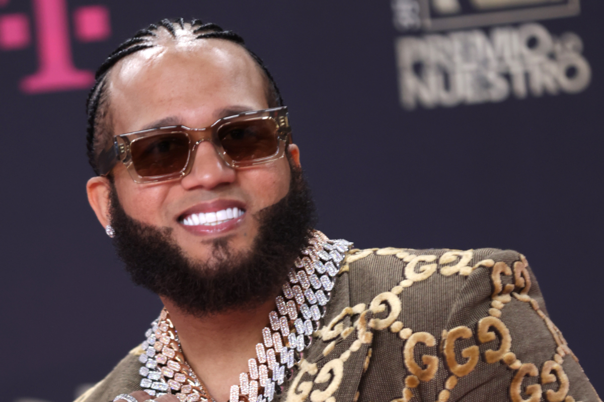 Dominican singer presents Barcelona celebrity $400k diamond-encrusted chain