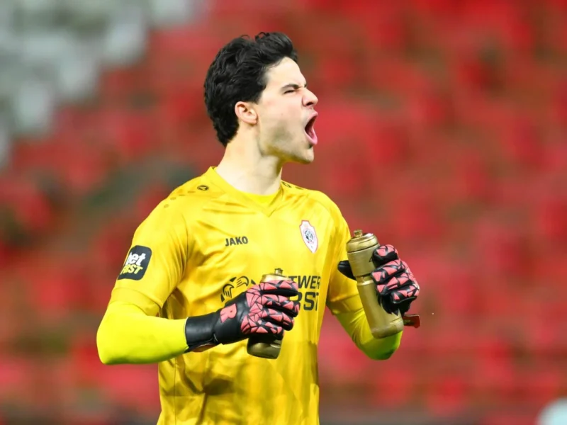 Manchester United Goalkeeper, Senne Lammens Wins 2025/26 Premier League Signing of the Season Award – Softfootball