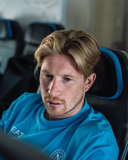 De Bruyne Reacts as Napoli Hand Him Maradona’s Iconic No. 10 Shirt