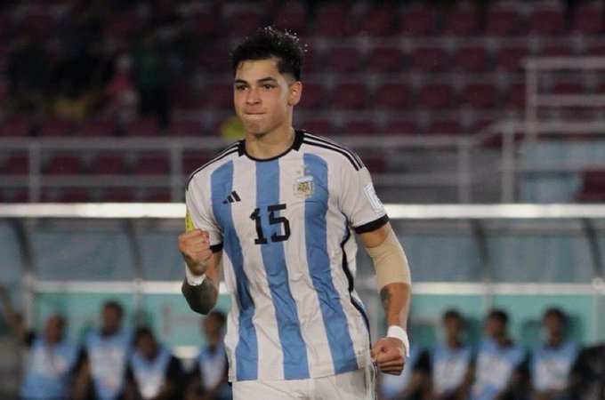 Borussia Dortmund in superior talks to signal Arsenal goal Juan Gimenez