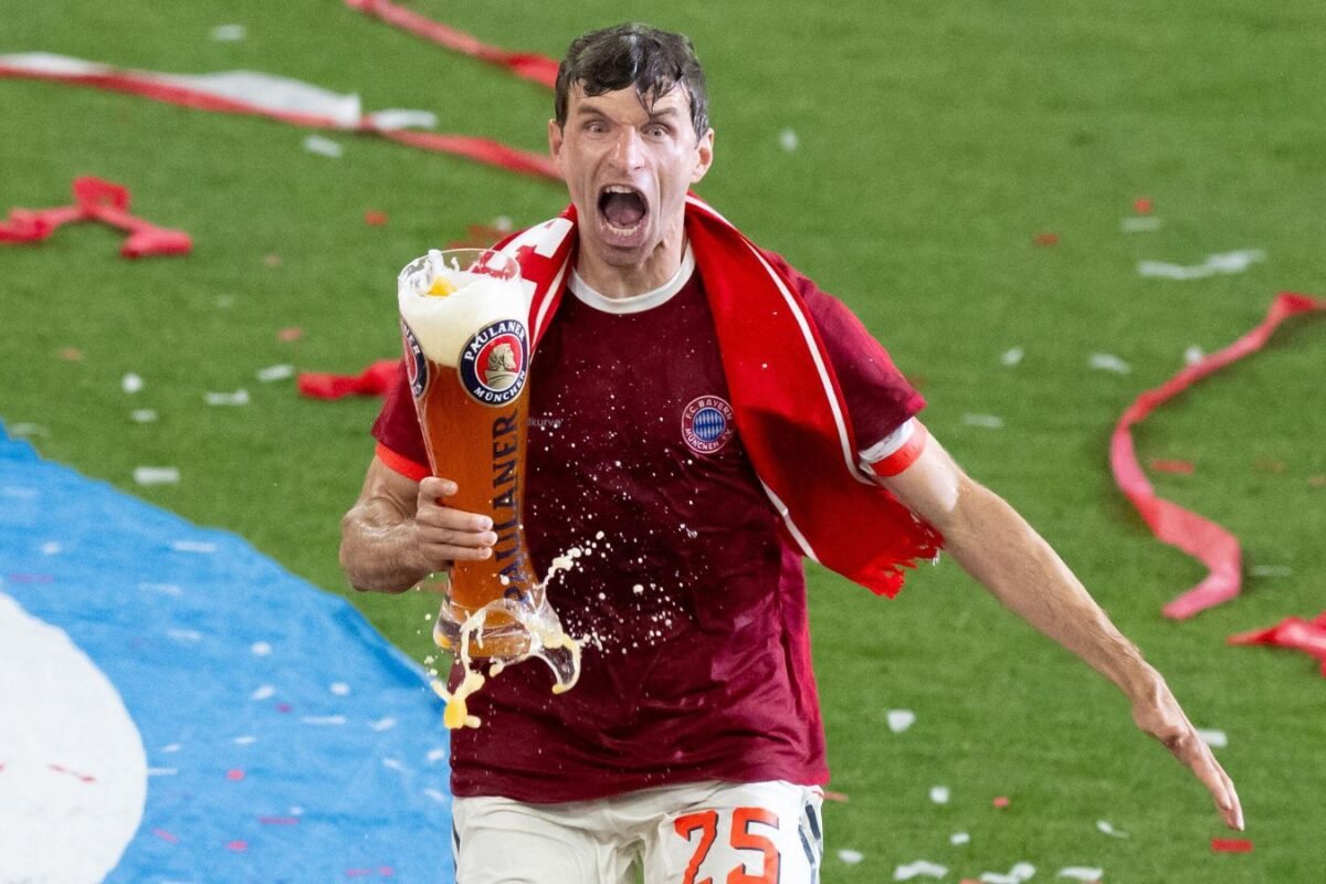 Identify each membership to have performed within the Bundesliga since 2000