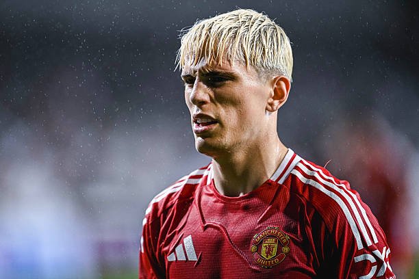 Garnacho Faces Relationship Drama Girlfriend Unfollows Him