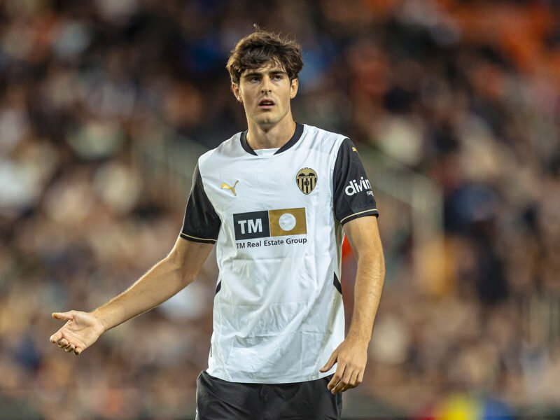 Manchester United closing in on deal for Valencia’s Javi Guerra