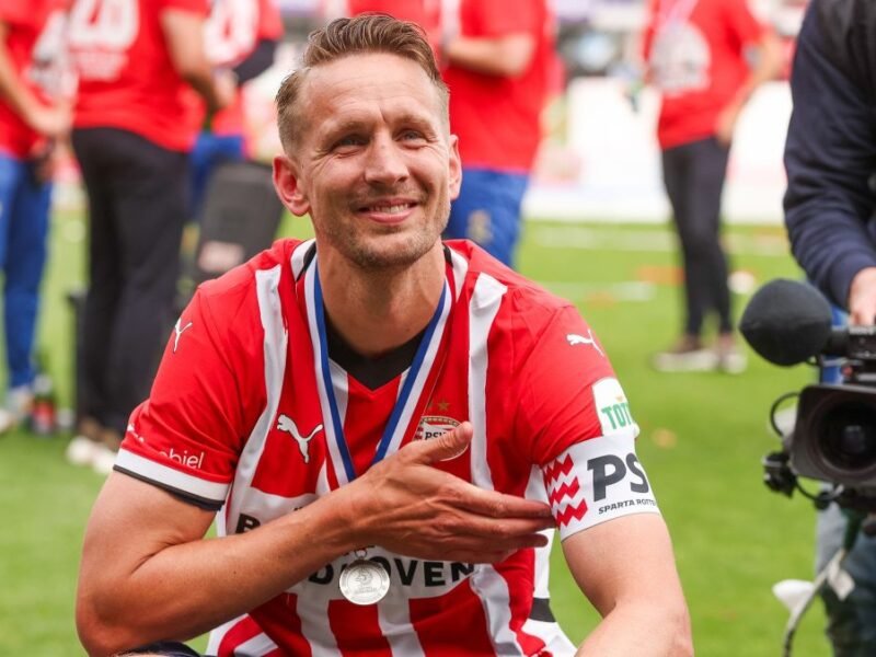 Luuk De Jong says emotional goodbye to PSV after 3 years