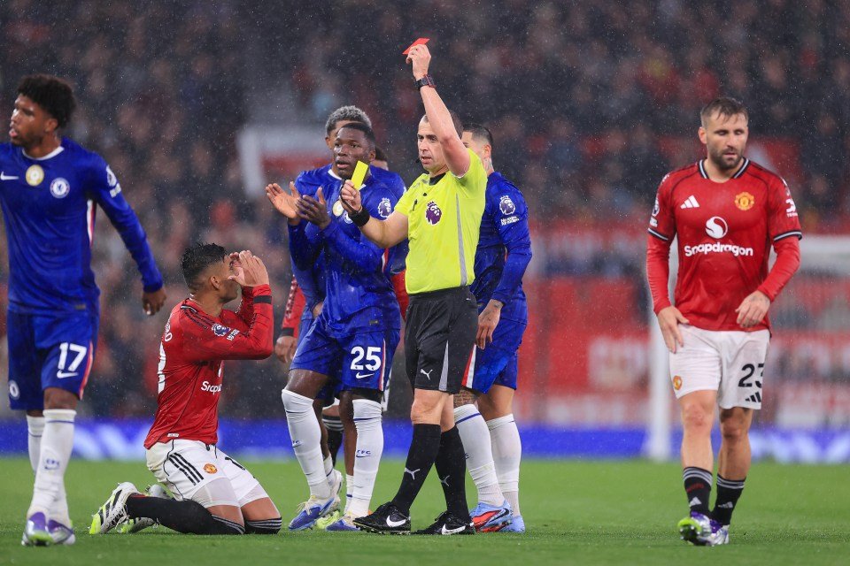 Why is Casemiro suspended for Manchester United this weekend and when can Robert Sanchez characteristic for Chelsea?