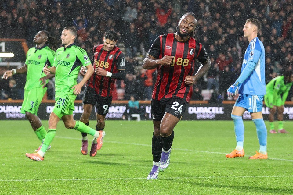 Switch Pocket book: Man United dealt double blow, Semenyo launch clause, worrying indicators for Postecoglou