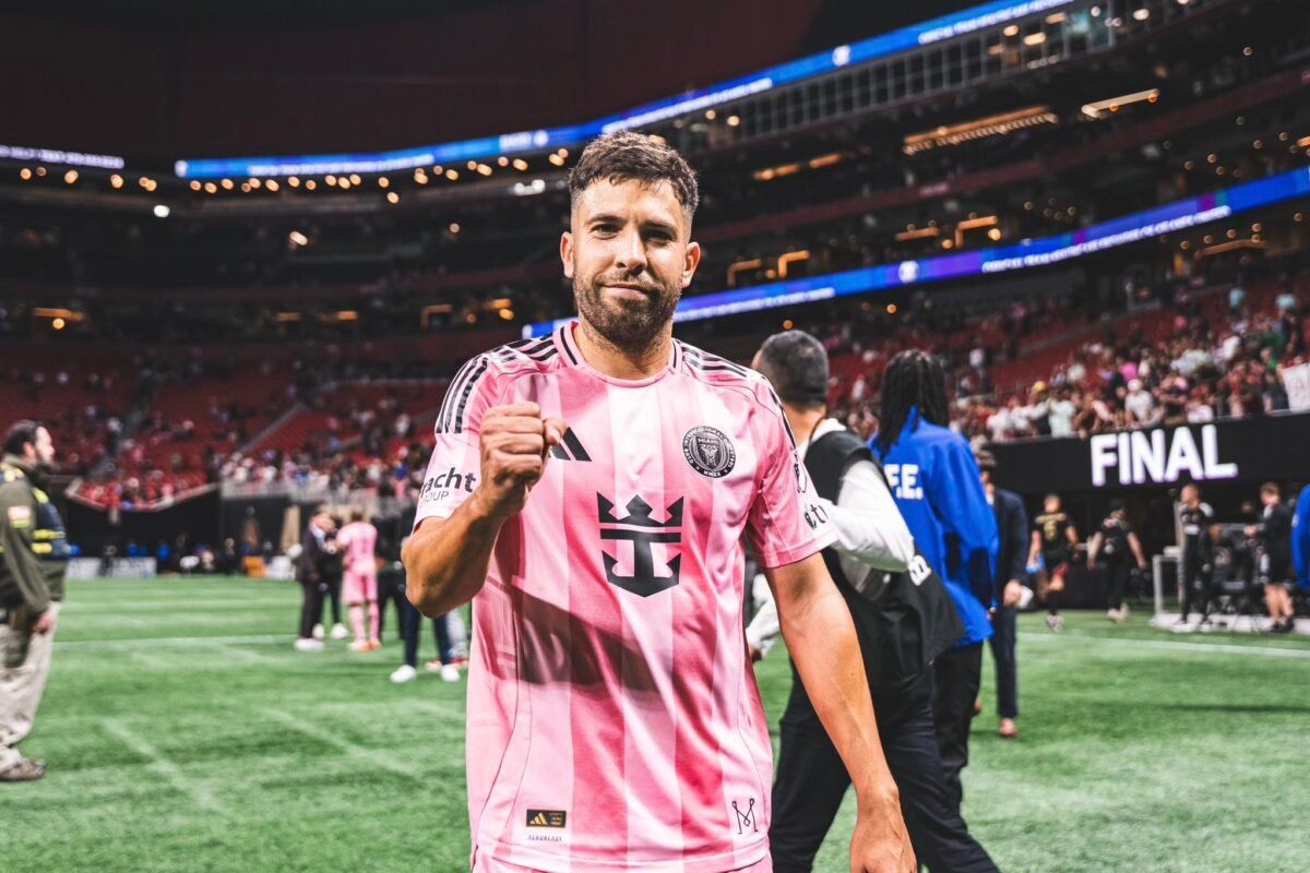 Barcelona Legend Jordi Alba Bids Emotional Farewell as He Retires from Soccer – Softfootball