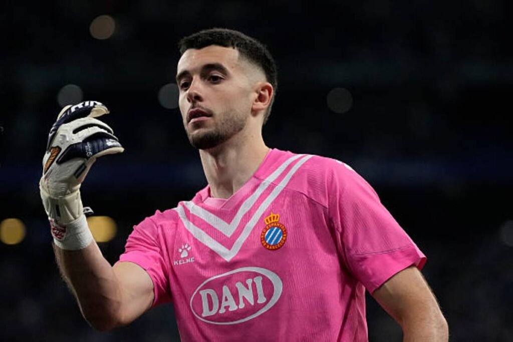 Barcelona Goalkeeper Joan García Returns to Coaching – Softfootball