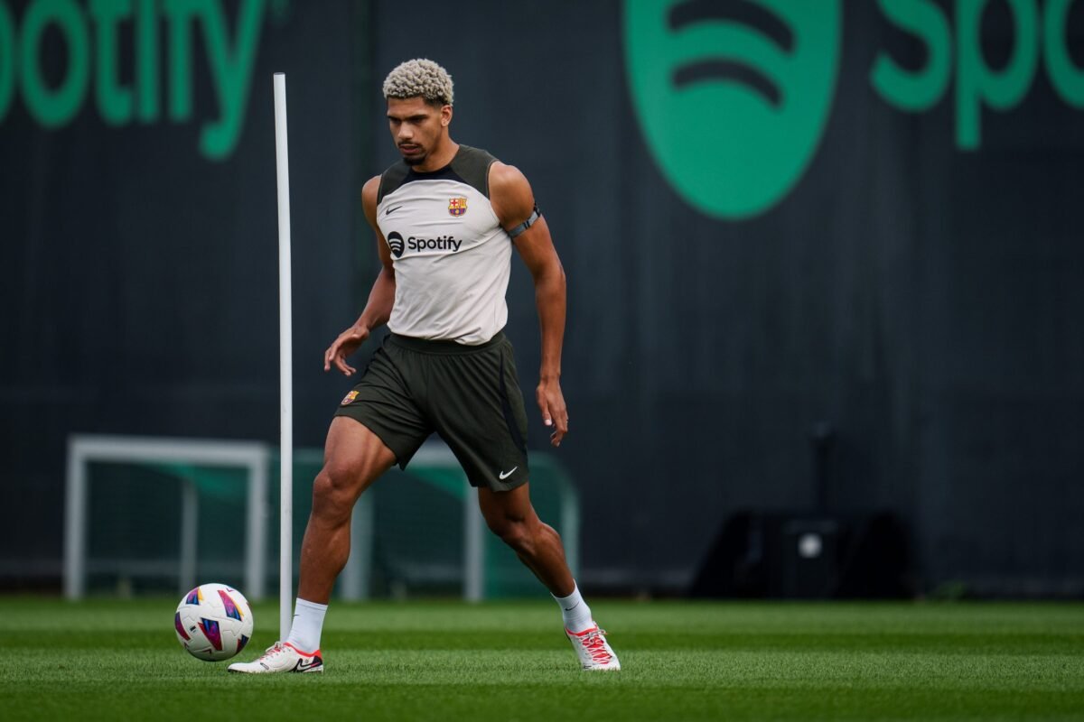 Araujo Again in Coaching as Barcelona Rally Round Defender After Tough Interval – Softfootball