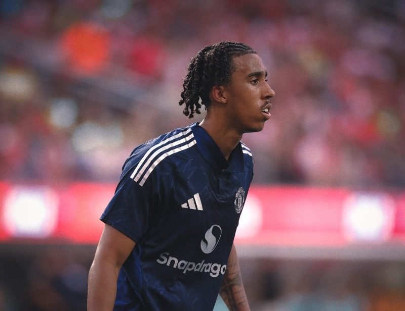 Amorim Stands By Leny Yoro After Expensive Error – Softfootball