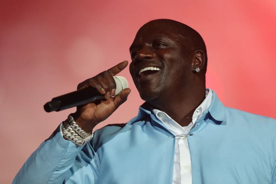 Music icon Akon celebrates AFCON win with El Hadji Diouf and Senegal gamers in Morocco – Softfootball