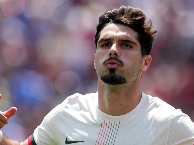 Manchester Metropolis Be a part of Race for Chelsea Winger Pedro Neto – Softfootball
