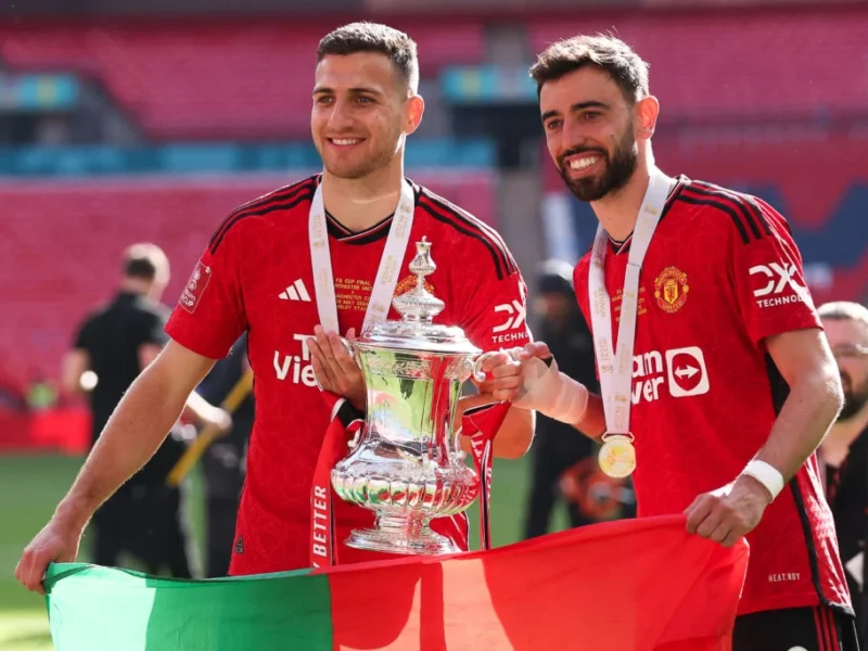 We Go to Warfare Collectively — Diego Dalot Opens Up on His Unbreakable Bond With Bruno Fernandes – Softfootball