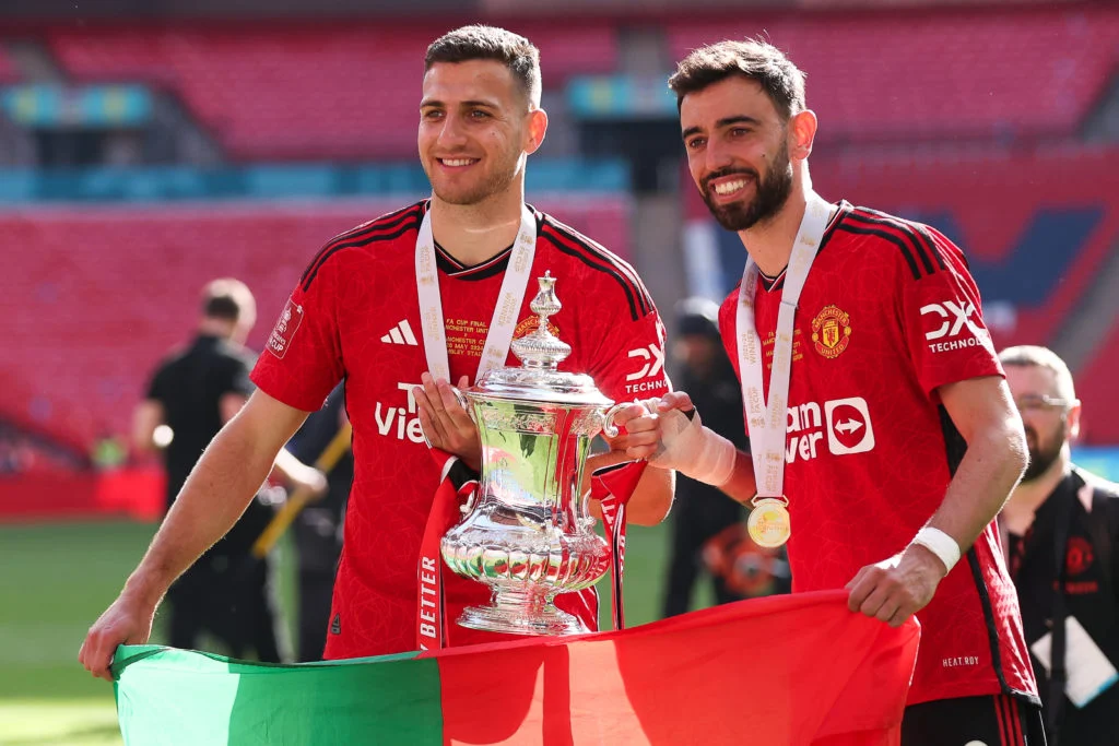 We Go to Warfare Collectively — Diego Dalot Opens Up on His Unbreakable Bond With Bruno Fernandes – Softfootball