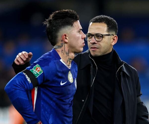 Fernández Future Twist as Liam Rosenior Insists Chelsea Star Is Absolutely Dedicated – Softfootball