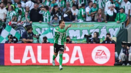 Antony turns into Cristiano Ronaldo with superb Betis bicycle kick