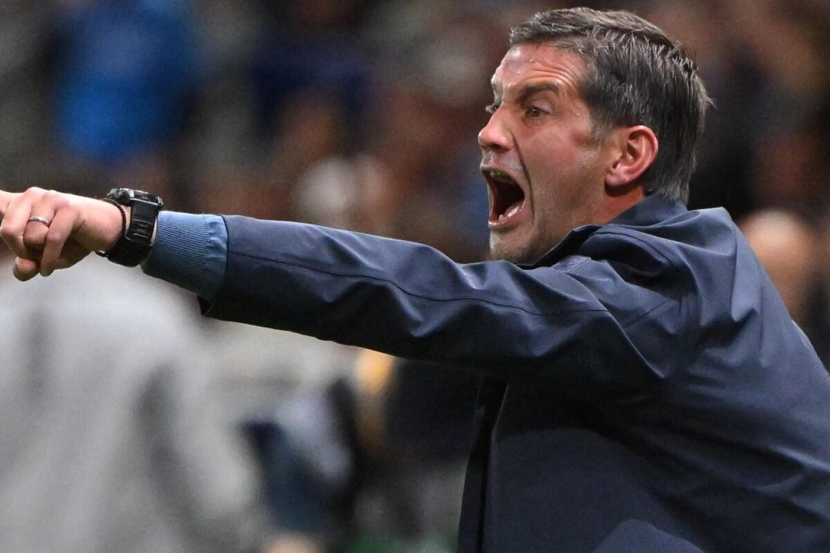 Chivu Hits Again at Critics as Inter Deal with Cagliari Conflict – Softfootball