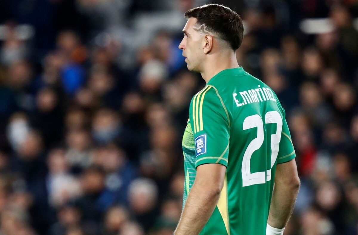Juventus Weigh Goalkeeping Alternate options as Martínez Deal Stalls – Softfootball