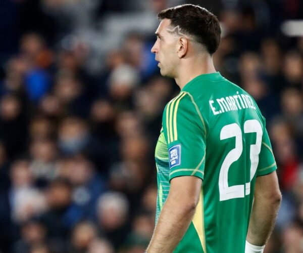 Juventus Weigh Goalkeeping Alternate options as Martínez Deal Stalls – Softfootball