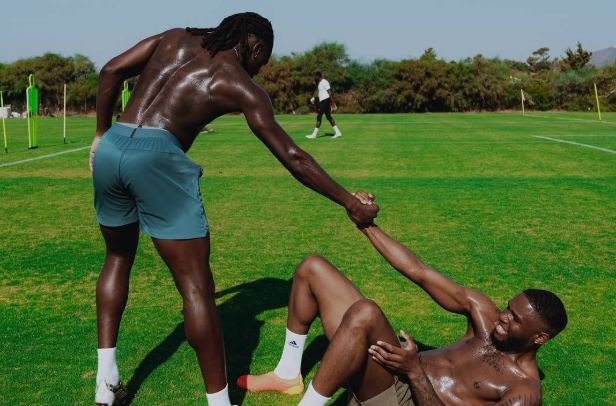 Calvin Bassey Trains Intensely in Portugal With Brother Elvis Forward of Fulham Pre‑Season – Softfootball
