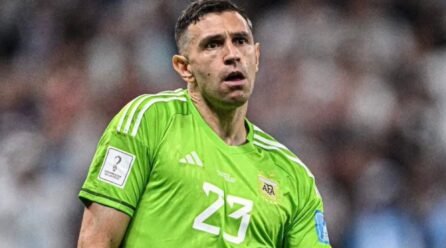 Emiliano Martínez in London for Chelsea Medical Forward of Contract Signing
