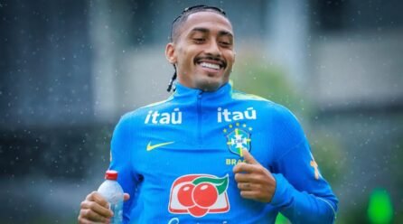 Barcelona endure Raphinha harm scare as Brazil star limps off in opposition to Australia