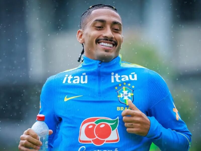 Barcelona endure Raphinha harm scare as Brazil star limps off in opposition to Australia