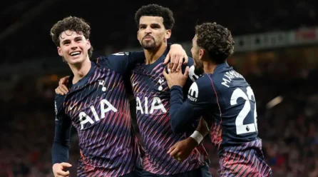 Solanke Strikes Late as Tottenham Maintain Man United to 1-1 Draw